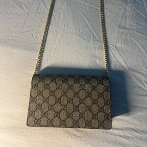 GUCCI CROSSBODY Pink leather with beige/ebony GG Supreme (Style 497985)